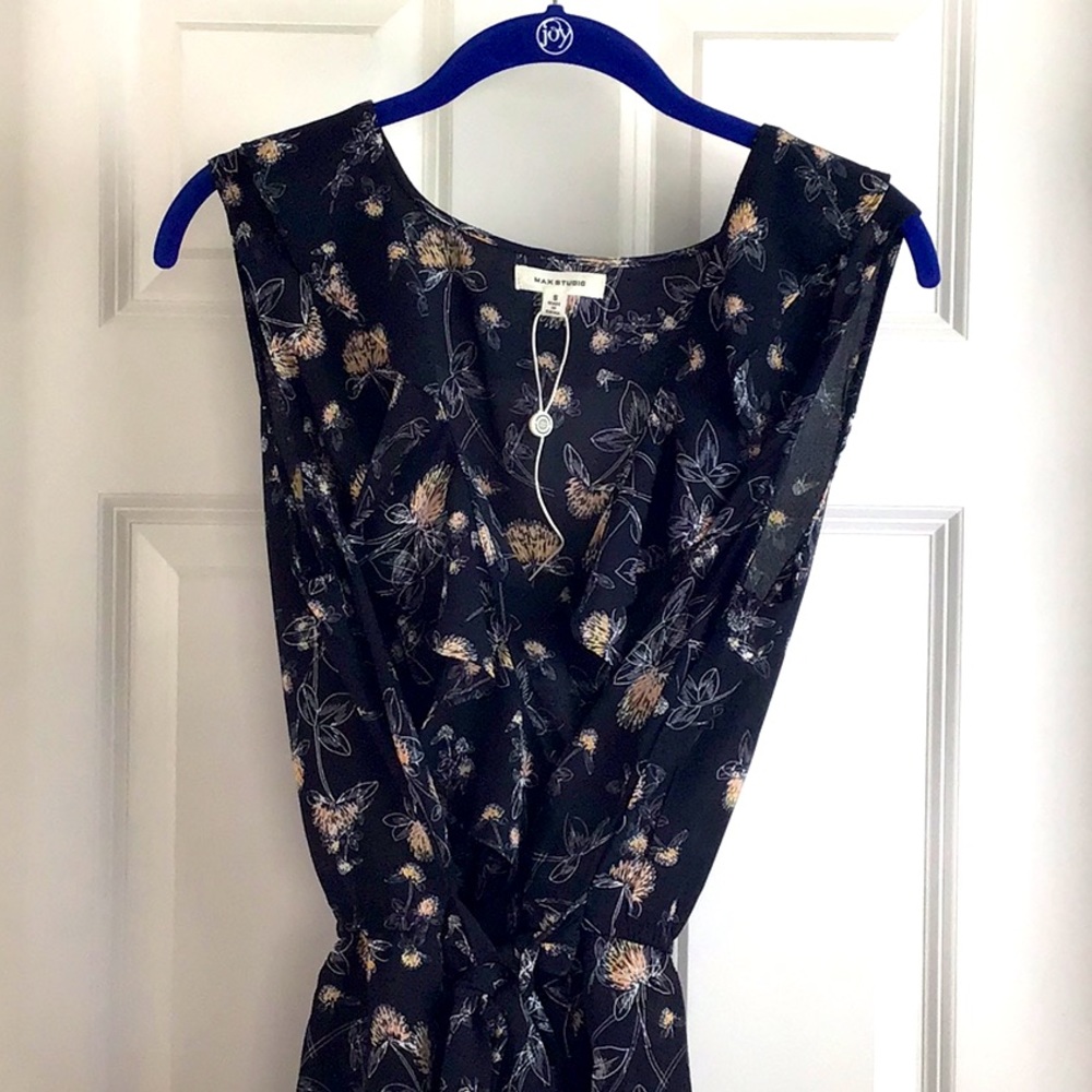 Max Studio 🌸 tie waist floral blouse